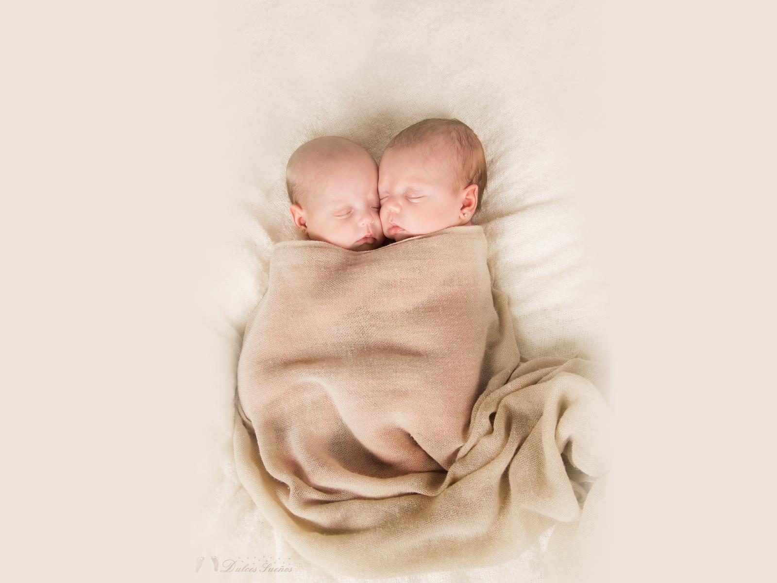 Fotografia gemelos bebe y Recien nacido en Zaragoza. Yolanda Velilla. Dulces Sueños